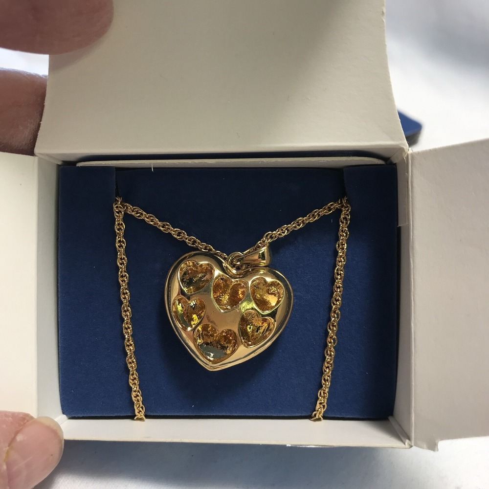 Vintage 2005 Pave‎ Ombre Rhinestone Heart Hold Tone Necklace Avon Cut-out 18"